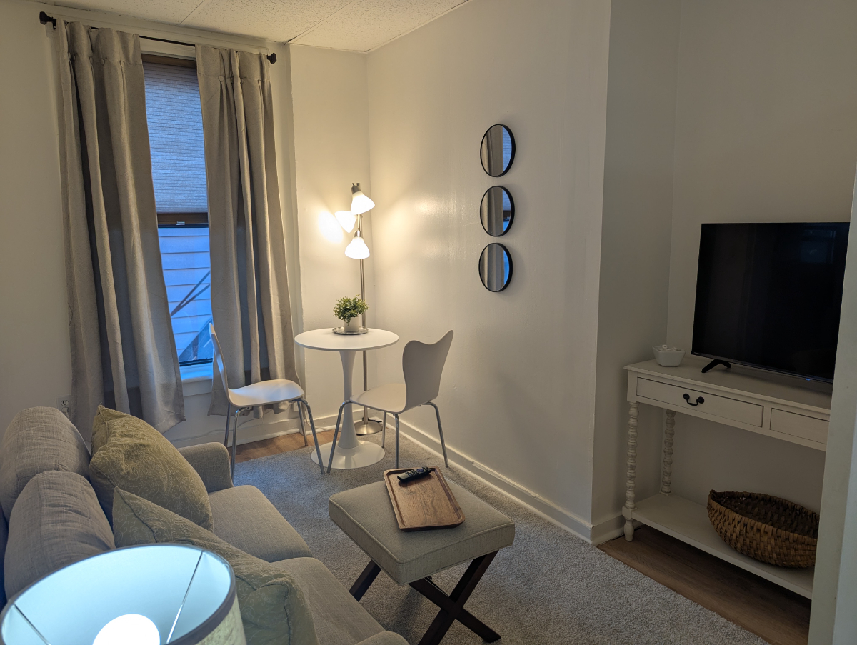 1 bedroom Downtown Apartment -Perfect Location - Photo 8