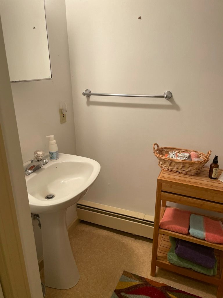 2 bedroom in-town basement apartment - Photo 2