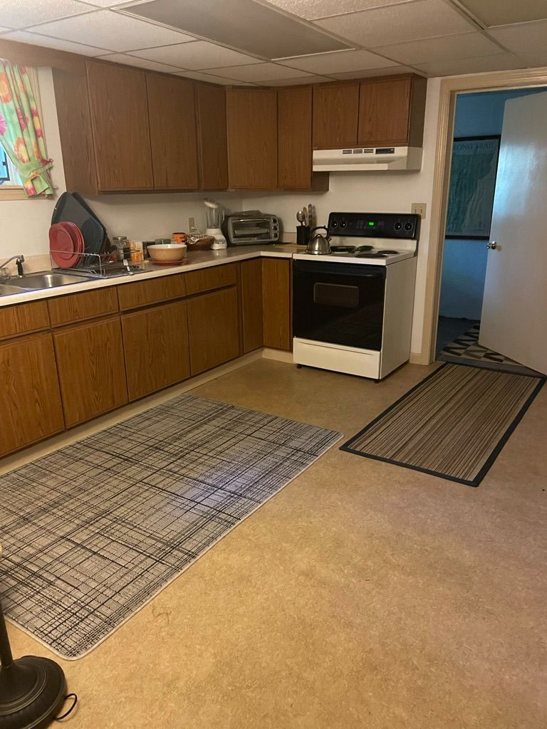 2 bedroom in-town basement apartment - Photo 6