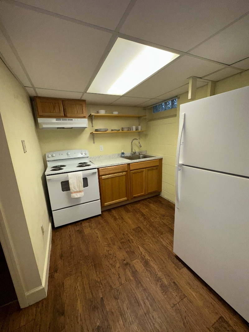 Safe Neighborhood,  clean, convenient everything included - Photo 10