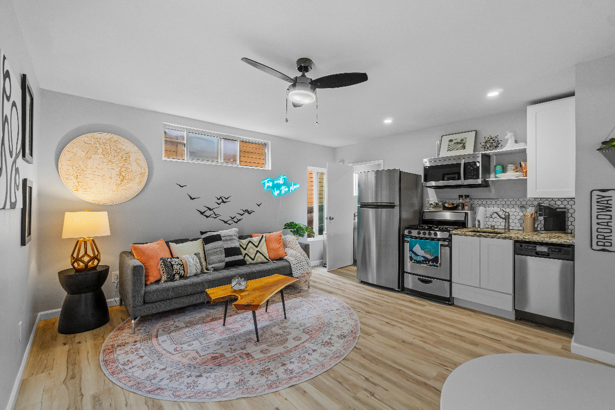 BEACH 1 Bedroom with Parking Laundry and Full Kitchen - Photo 2