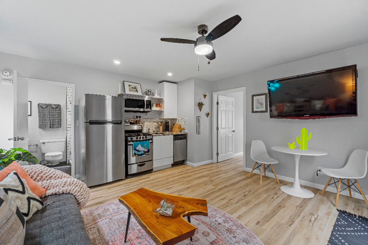 BEACH 1 Bedroom with Parking Laundry and Full Kitchen - Photo 5
