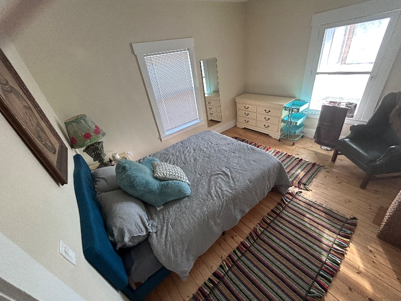 Quiet/ Clean/ Safe Room in Nice Home - Photo 4
