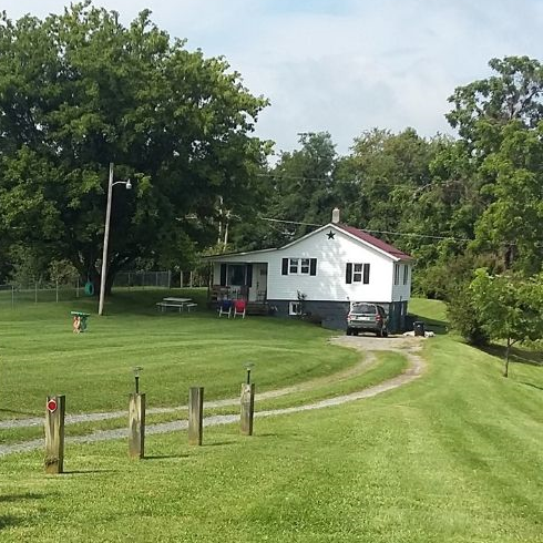 Beautiful Farmhouse - Photo 1