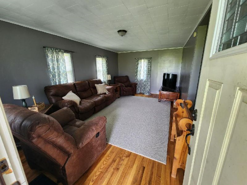Beautiful Farmhouse - Photo 5