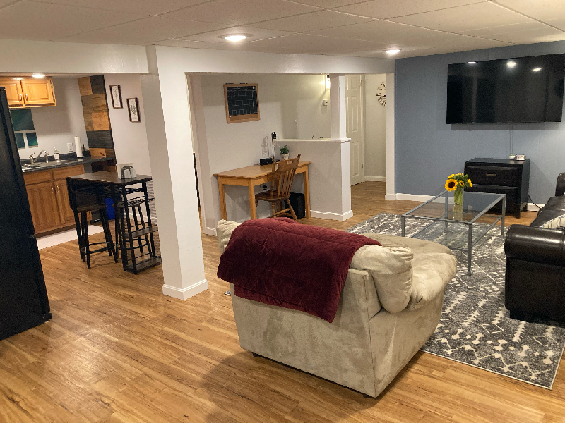 Spacious 1-Bed Private Apartment w/ Laundry - Photo 1