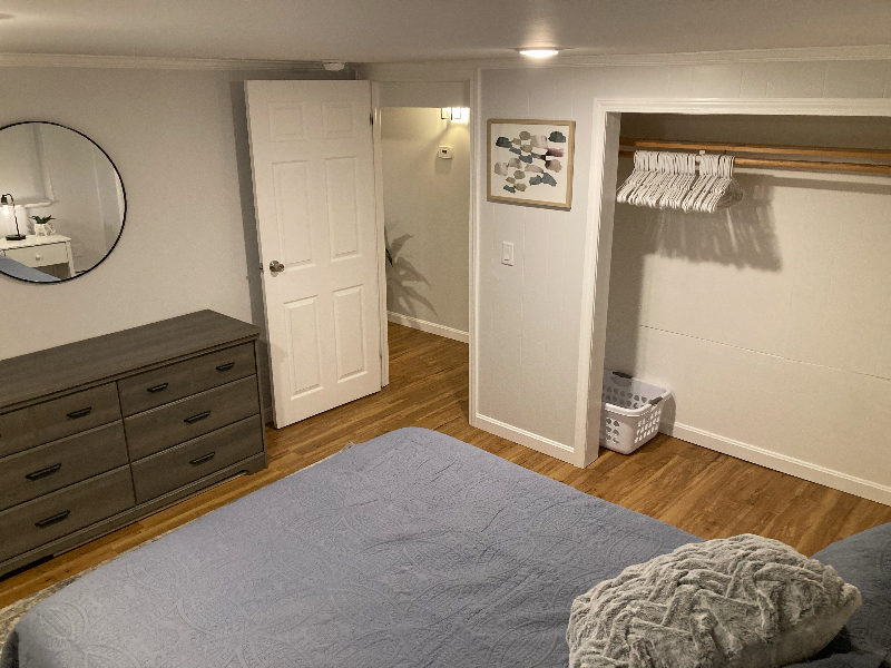 Spacious 1-Bed Private Apartment w/ Laundry - Photo 9