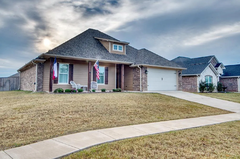 Beautiful Home Near Hospitals - Photo 6