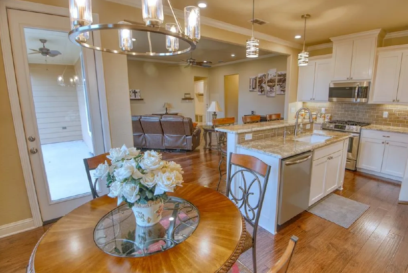 Beautiful Home Near Hospitals - Photo 12