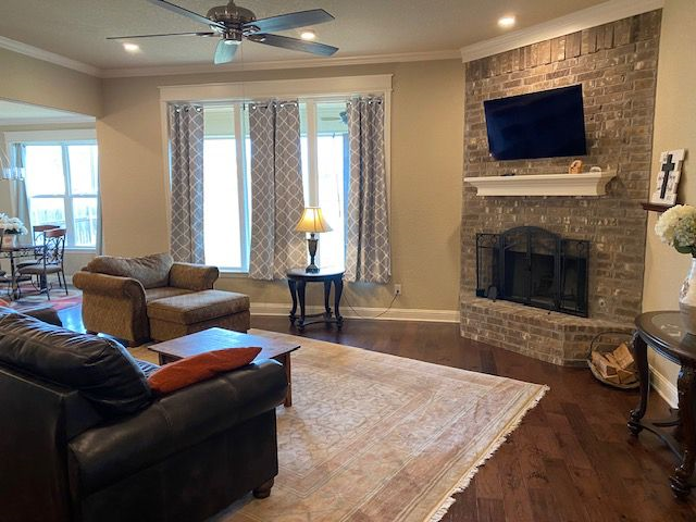 Beautiful Home Near Hospitals - Photo 1