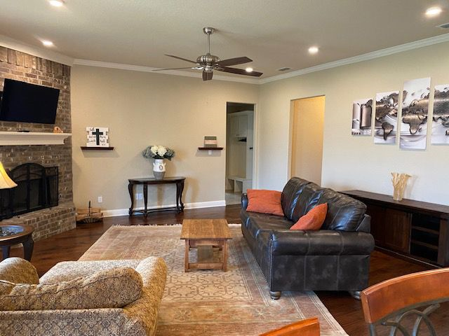 Beautiful Home Near Hospitals - Photo 2