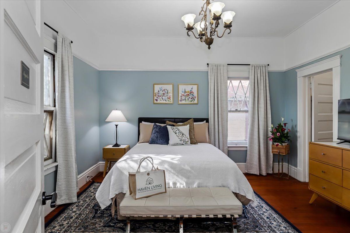 Walking Distance to St Joesephs Magnificent Magnolia Estate Home Rose - Photo 2