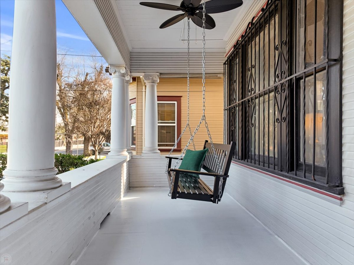 Walking Distance to St Joesephs Magnificent Magnolia Estate Home Rose - Photo 5
