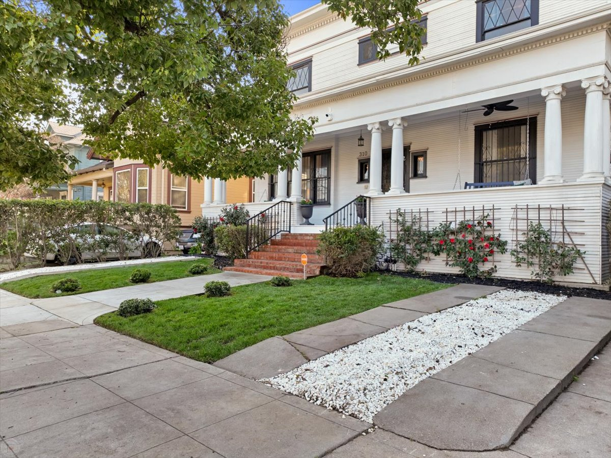 Walking Distance to St Joesephs Magnificent Magnolia Estate Home Rose - Photo 6