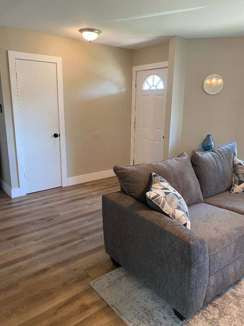 Comfortable 3/2 With Huge Fenced Backyard and Brand New Furnishings - Photo 5
