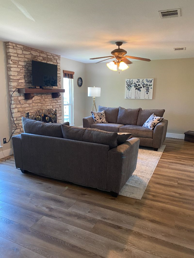Comfortable 3/2 With Huge Fenced Backyard and Brand New Furnishings - Photo 2