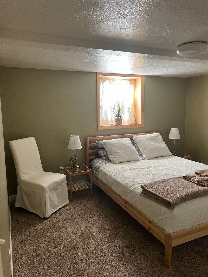 very cozy townhome in scenic neighborhood Unit B