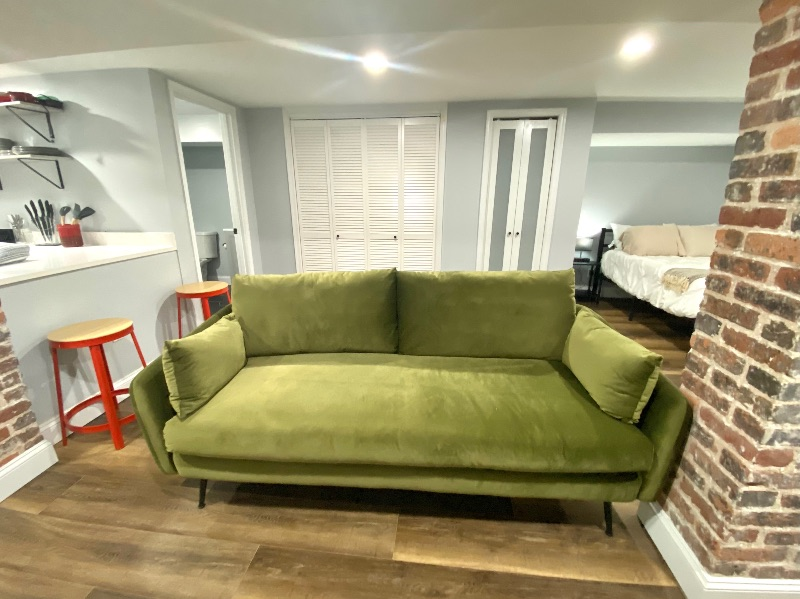 Cozy Newly Renovated Basement Apartment - Photo 3