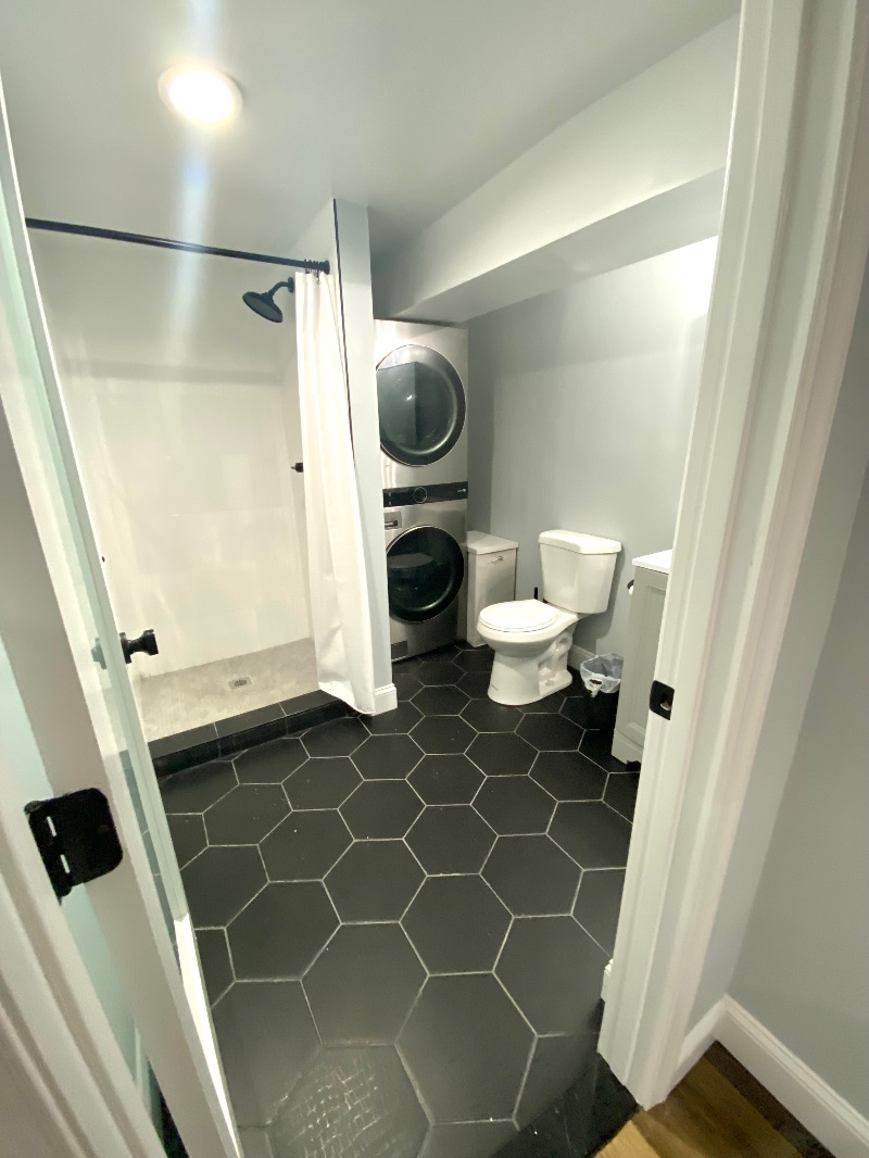 Cozy Newly Renovated Basement Apartment - Photo 4