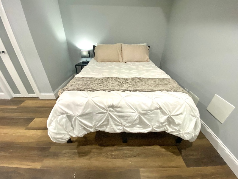 Cozy Newly Renovated Basement Apartment - Photo 6
