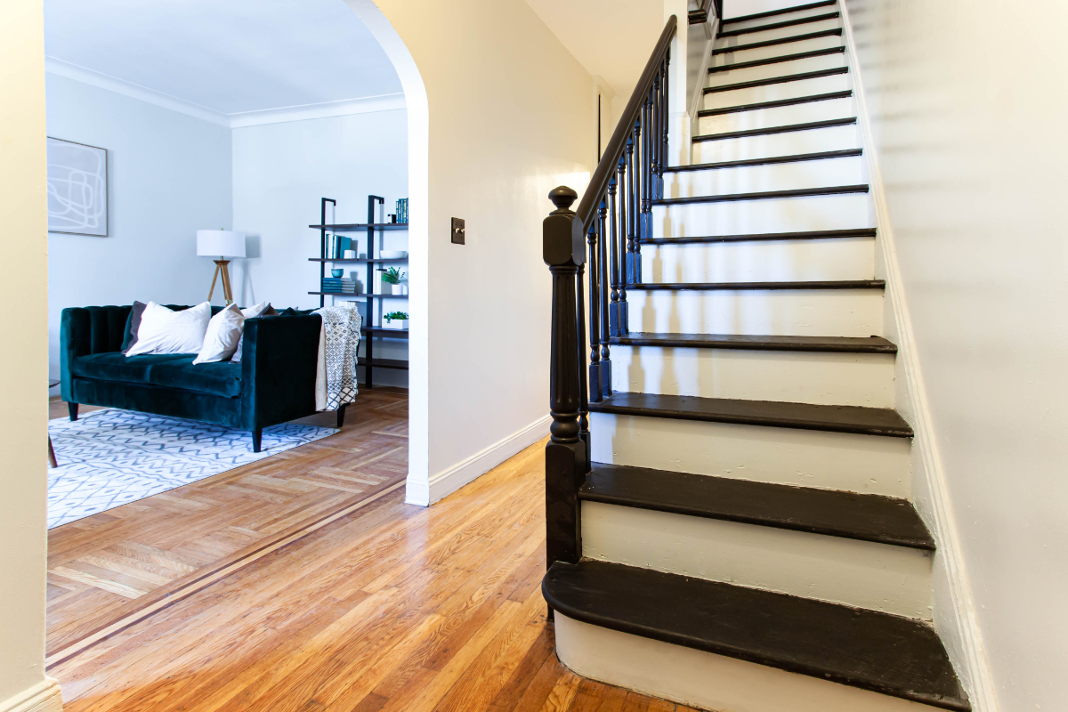 Sunny, Spacious 4-Bedroom, 2-Bath Home with Chic Decor - Photo 4
