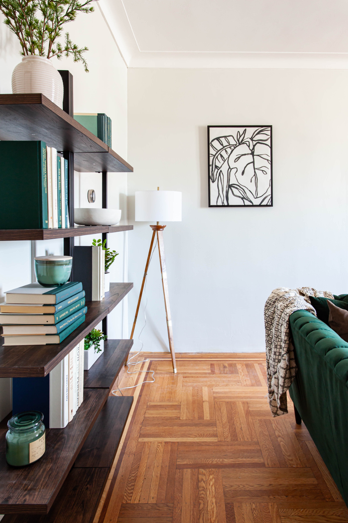 Sunny, Spacious 4-Bedroom, 2-Bath Home with Chic Decor - Photo 3