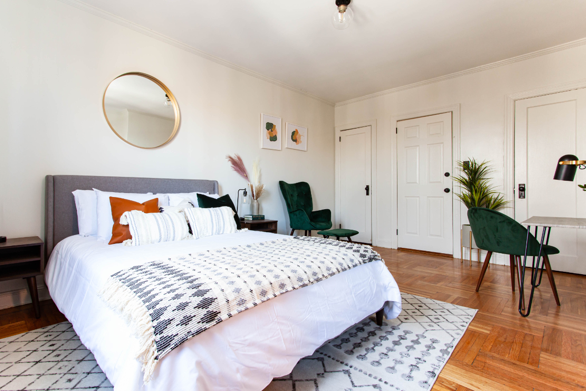 Sunny, Spacious 4-Bedroom, 2-Bath Home with Chic Decor - Photo 11