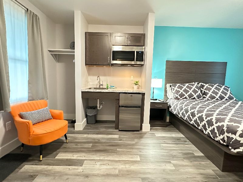 Studio Suite w/ Kitchenette - Safe for Nurses - Photo 4