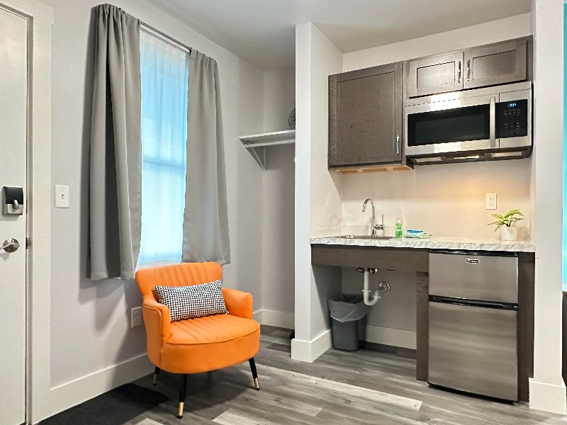 Studio Suite w/ Kitchenette - Safe for Nurses - Photo 3