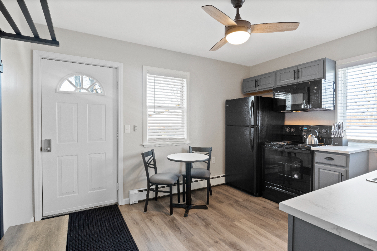 Studio Suite w/ Kitchenette - Safe for Nurses - Photo 4