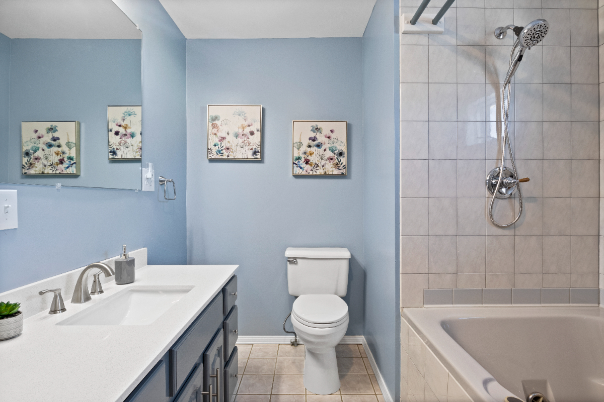 Studio Suite w/ Kitchenette - Safe for Nurses - Photo 12