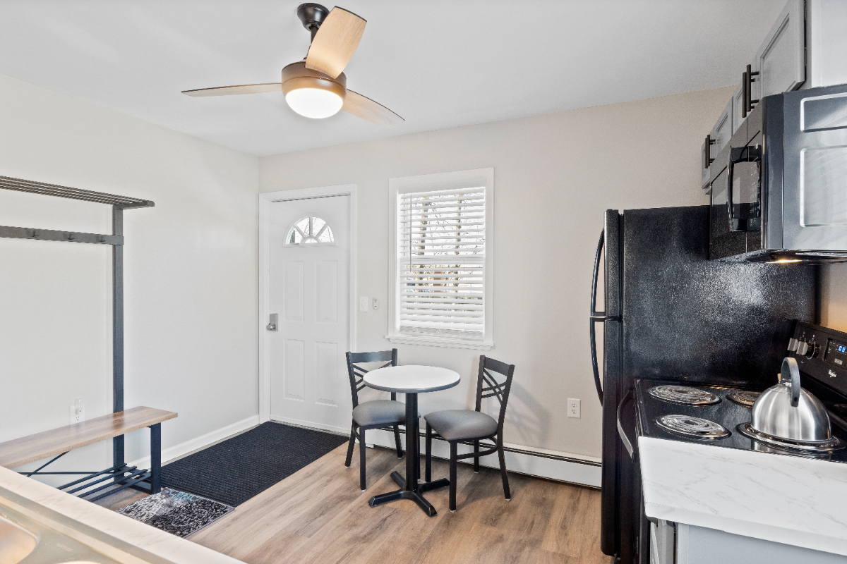 Studio Suite w/ Kitchenette - Safe for Nurses - Photo 7
