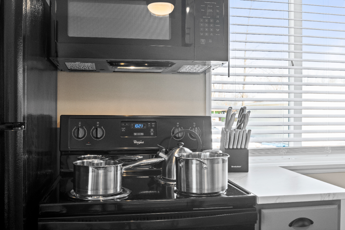 Studio Suite w/ Kitchenette - Safe for Nurses - Photo 6