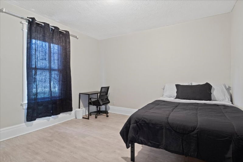 Cozy 2/1 Furnished Apartment close to major... - Photo 6
