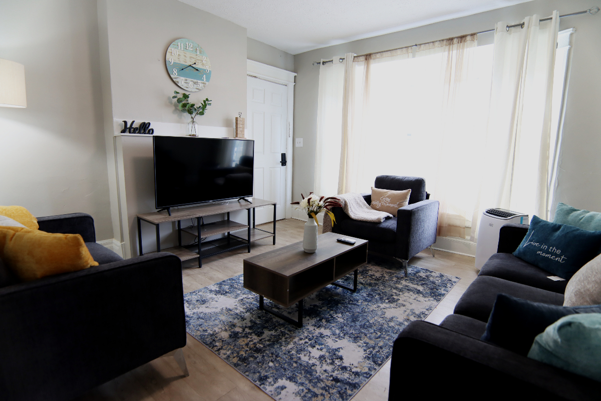Cozy 2/1 Furnished Apartment close to major... - Photo 1