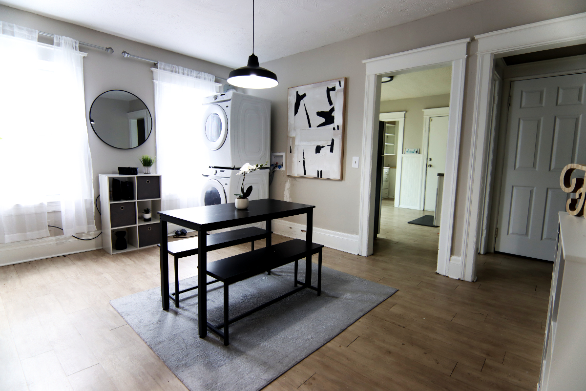 Cozy 2/1 Furnished Apartment close to major... - Photo 2