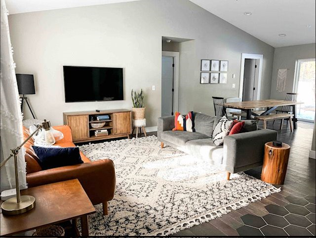 Cozy 3 bed 2 bath home - Private fenced in acre - Photo 1