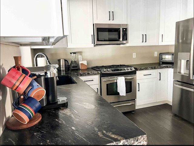 Cozy 3 bed 2 bath home - Private fenced in acre - Photo 4