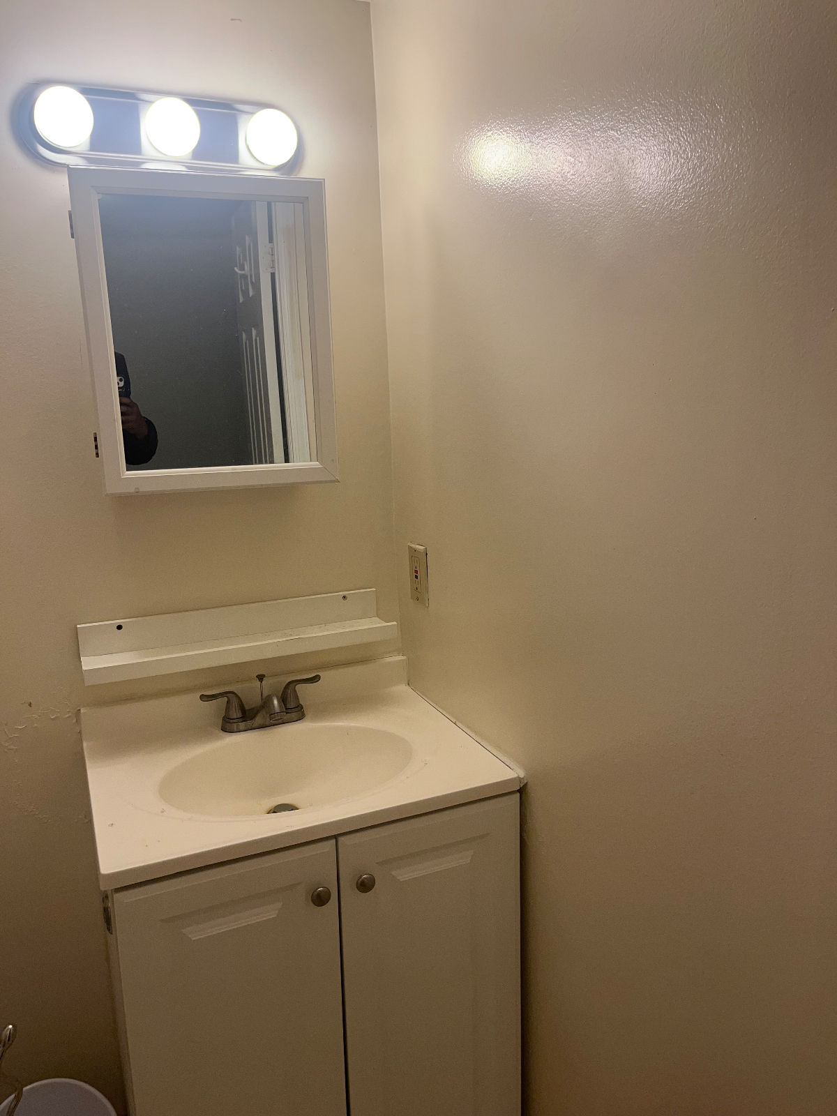 2 Level, SHARED CONDO - Furnished ROOM w/ PRIVATE Bath in 2 BD, 2.5 BA - Photo 10