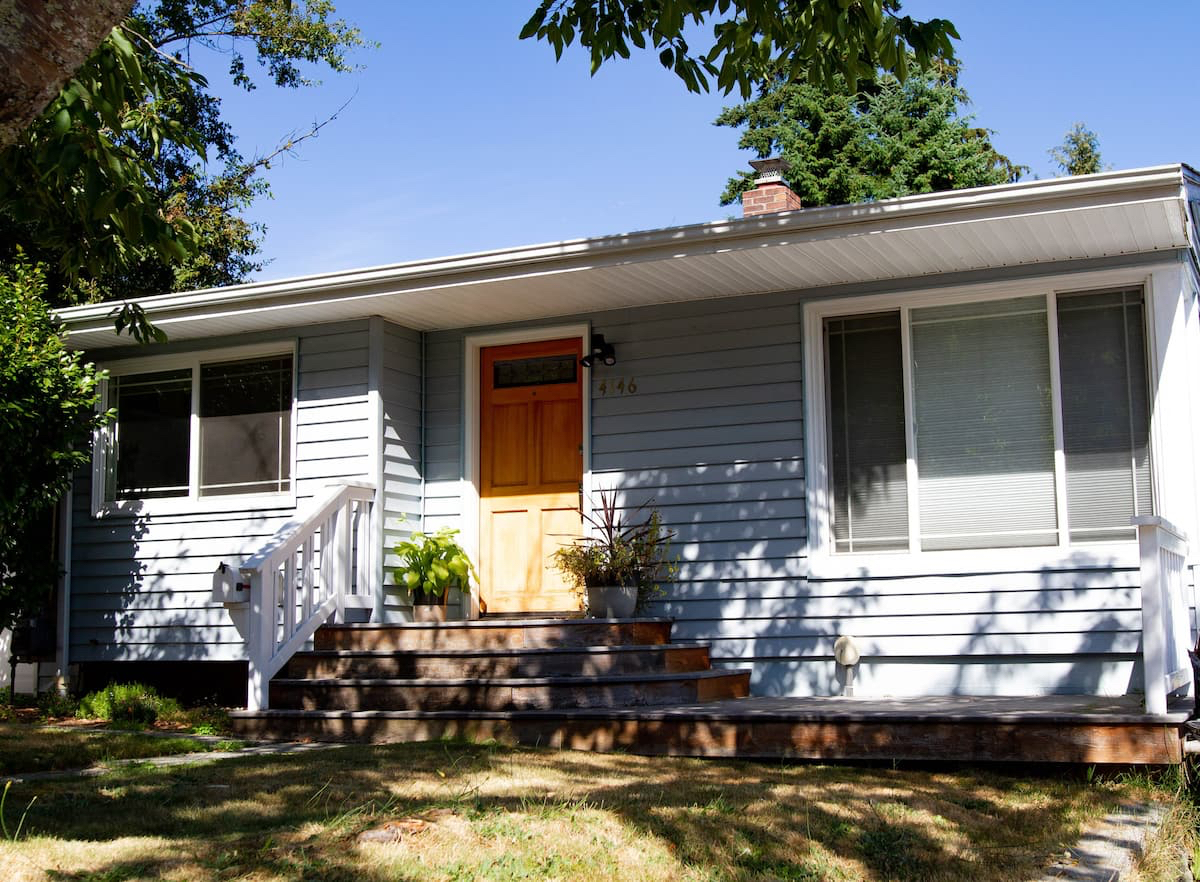 West Seattle Stunning 2 bed/1 bath Mt.Rainer View