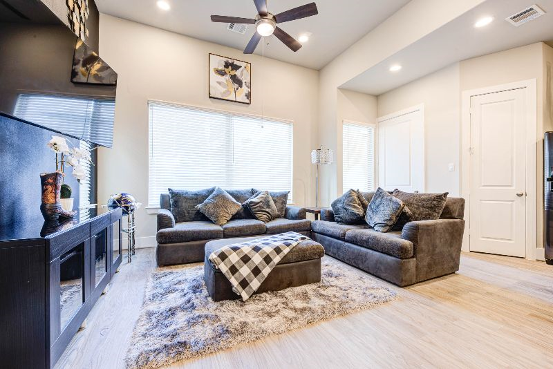The Rosewood @ Houston 3BR/2.5 BTH Executive Home | Furnished Finder
