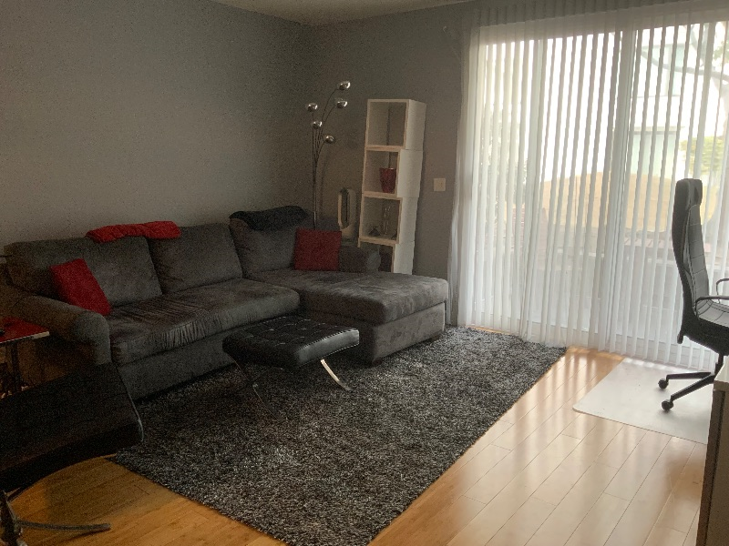 Large 1 bedroom condo with luxury amenities - Photo 3