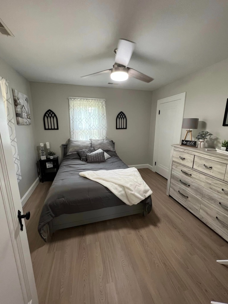 4 bed 2 full bath updated farmhouse - Photo 4