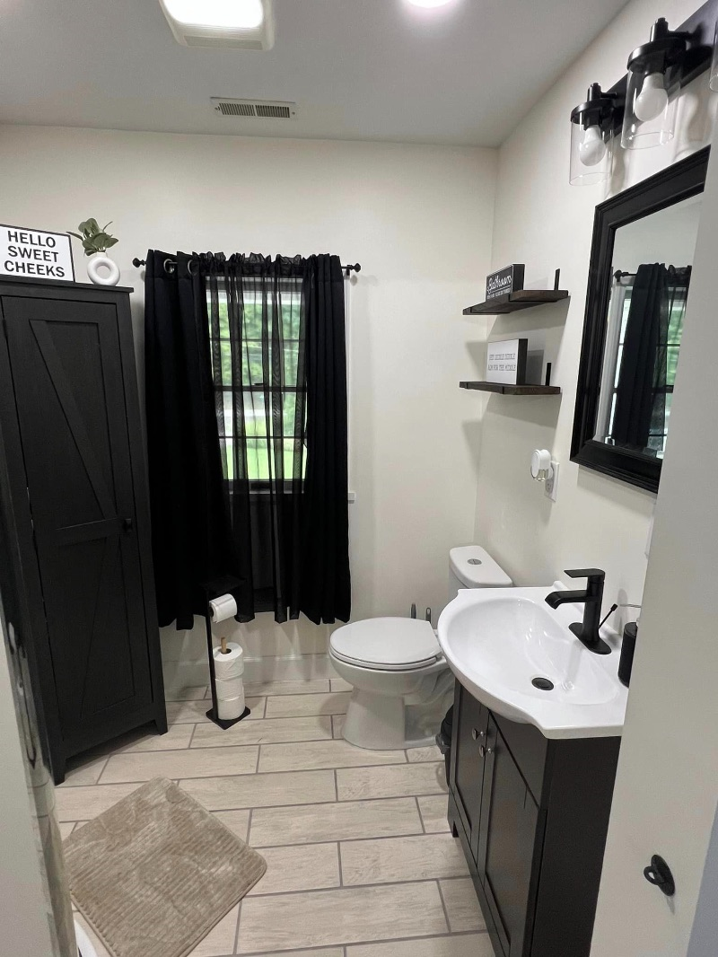 4 bed 2 full bath updated farmhouse - Photo 5