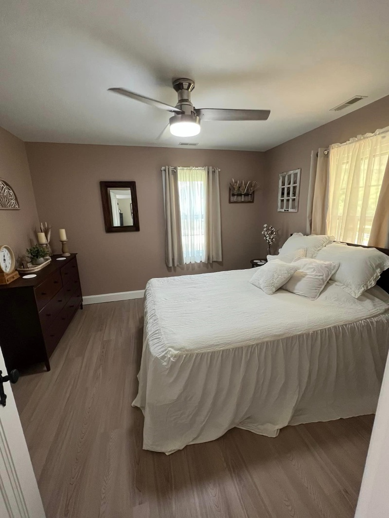 4 bed 2 full bath updated farmhouse - Photo 7