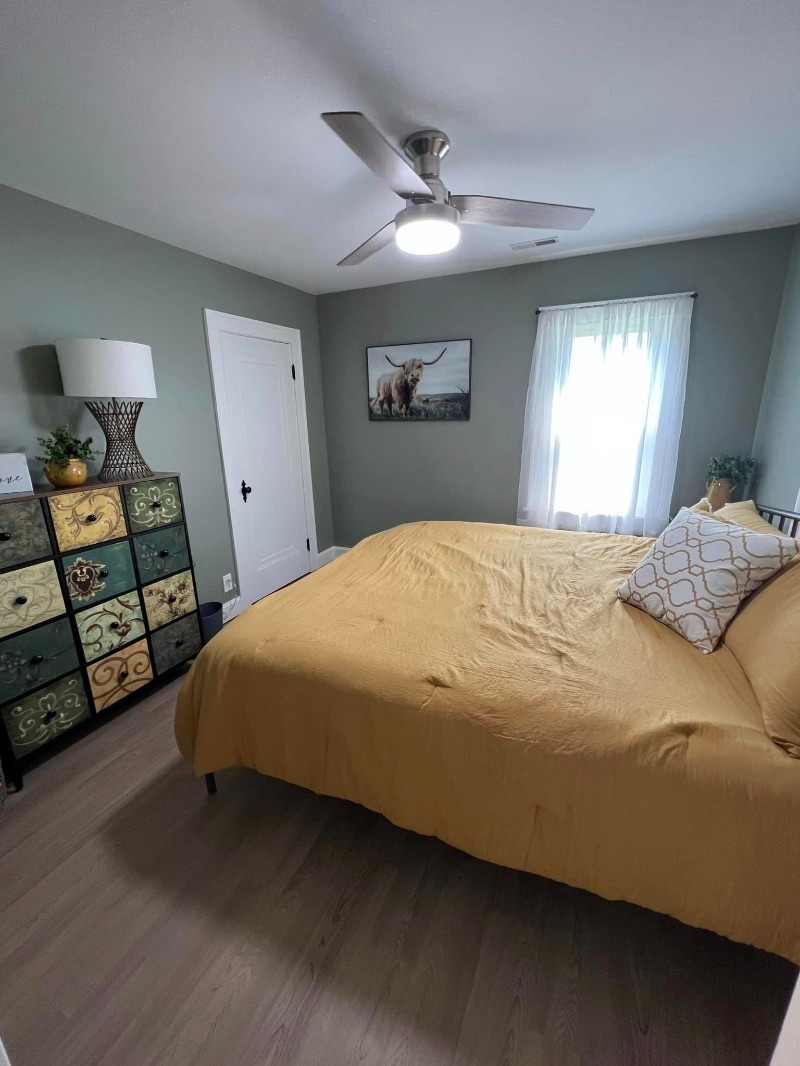 4 bed 2 full bath updated farmhouse - Photo 9