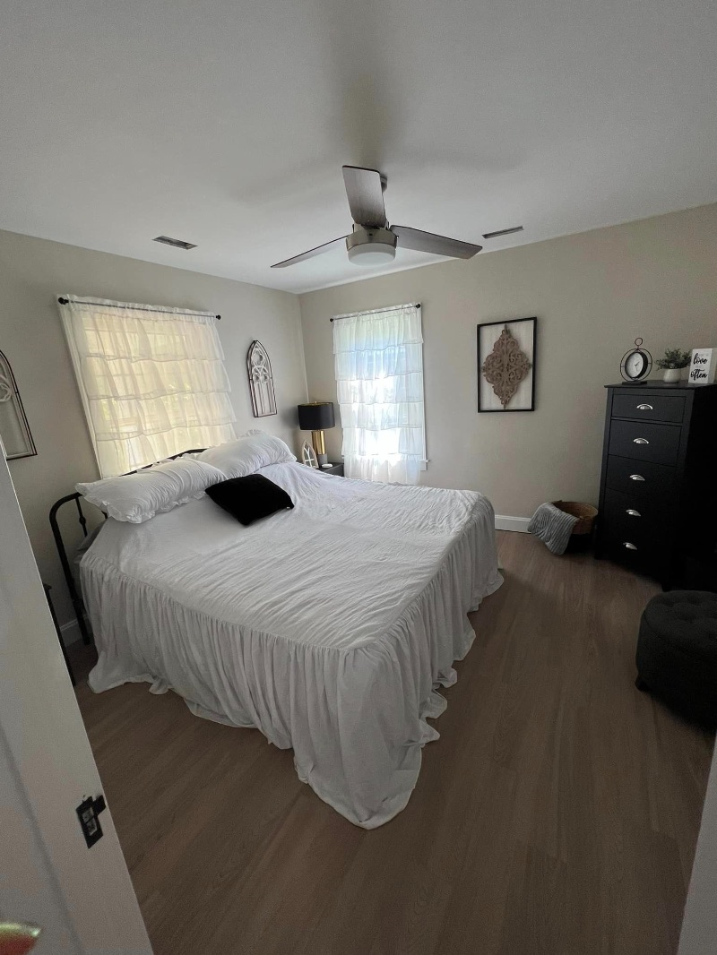 4 bed 2 full bath updated farmhouse - Photo 10