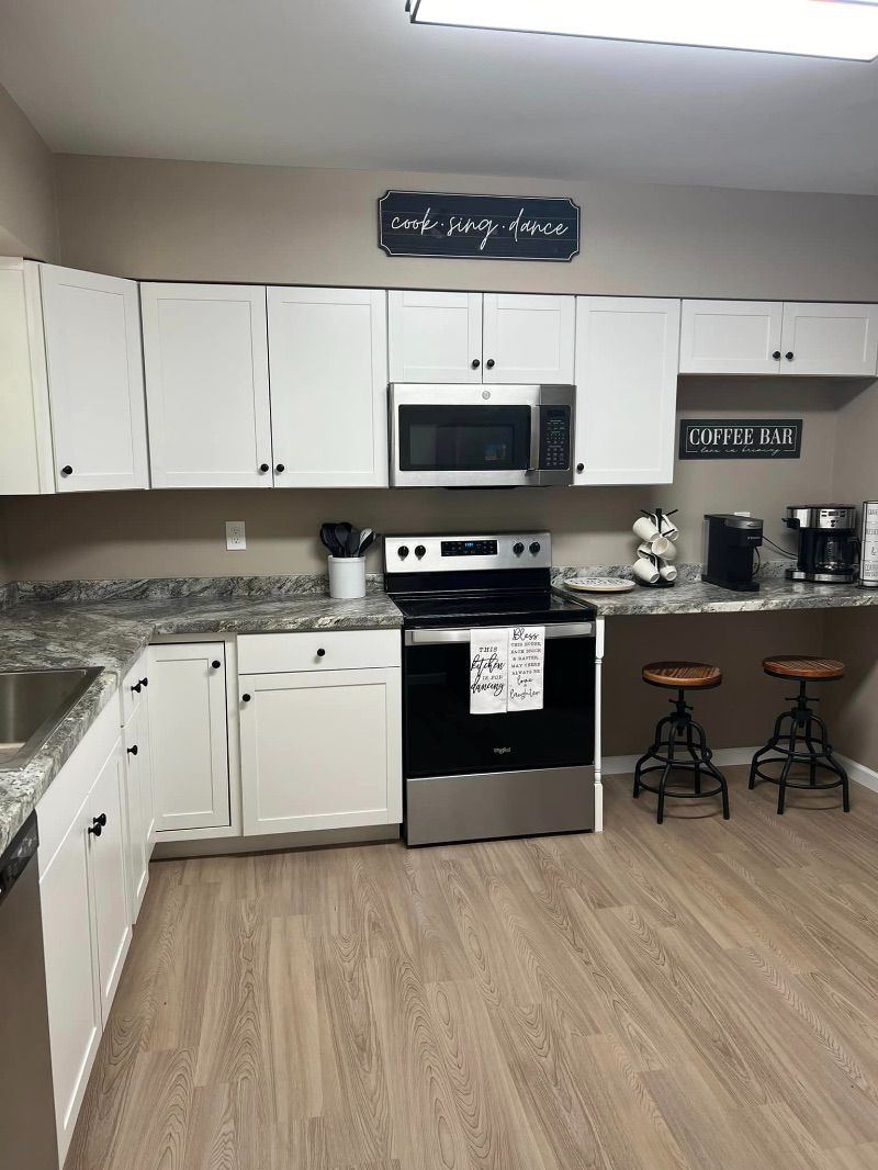 4 bed 2 full bath updated farmhouse - Photo 3