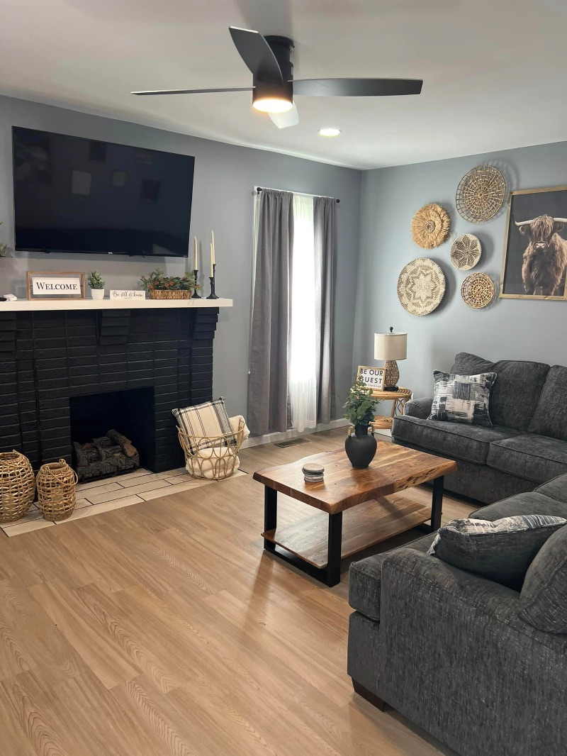 4 bed 2 full bath updated farmhouse - Photo 2