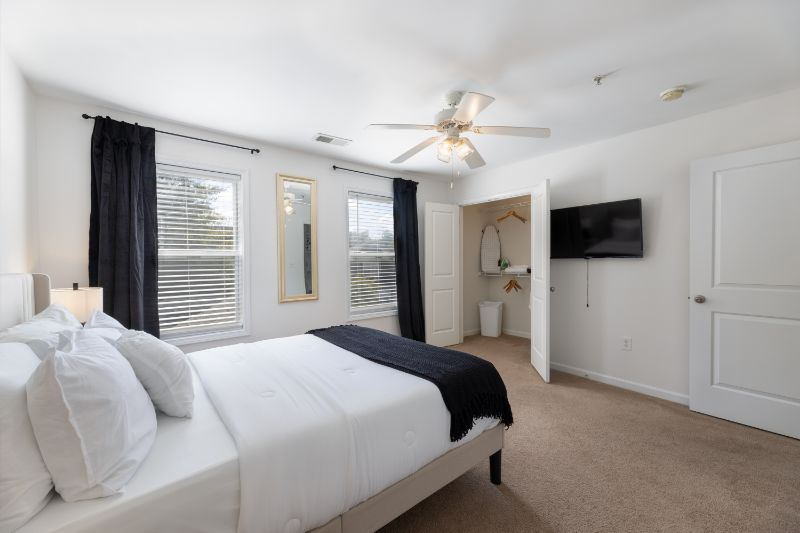 Charming Furnished Rental Retreat  Your Home Away From Home - Photo 11
